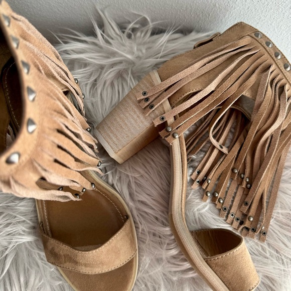New Very Volatile tan leather fringe heels 8 - Picture 2 of 6